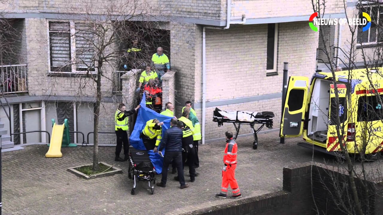 Dode vrouw (19) en zwaargewonde man (27) in woning Floris Burgwal Capelle aan den Ijssel