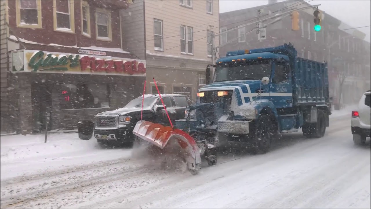 MINI COMPILATION OF SNOW PLOWS FROM THE 2017/2018 WINTER SEASON IN