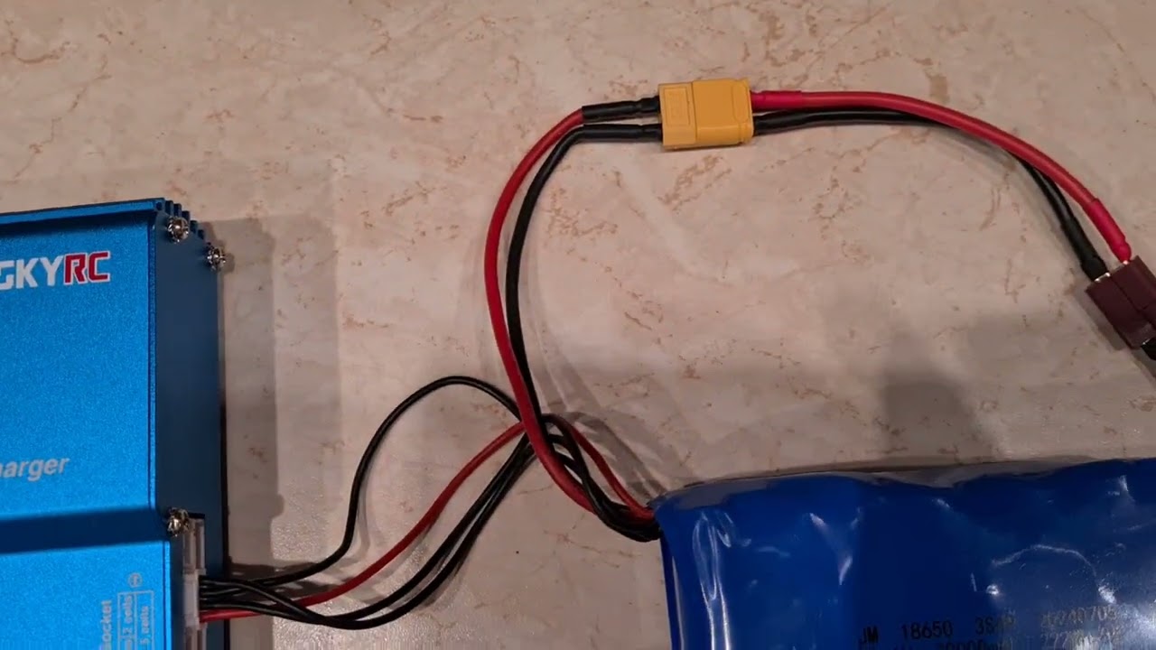 Зарядное устройство на прикормочный кораблик V030 GPS Flytec