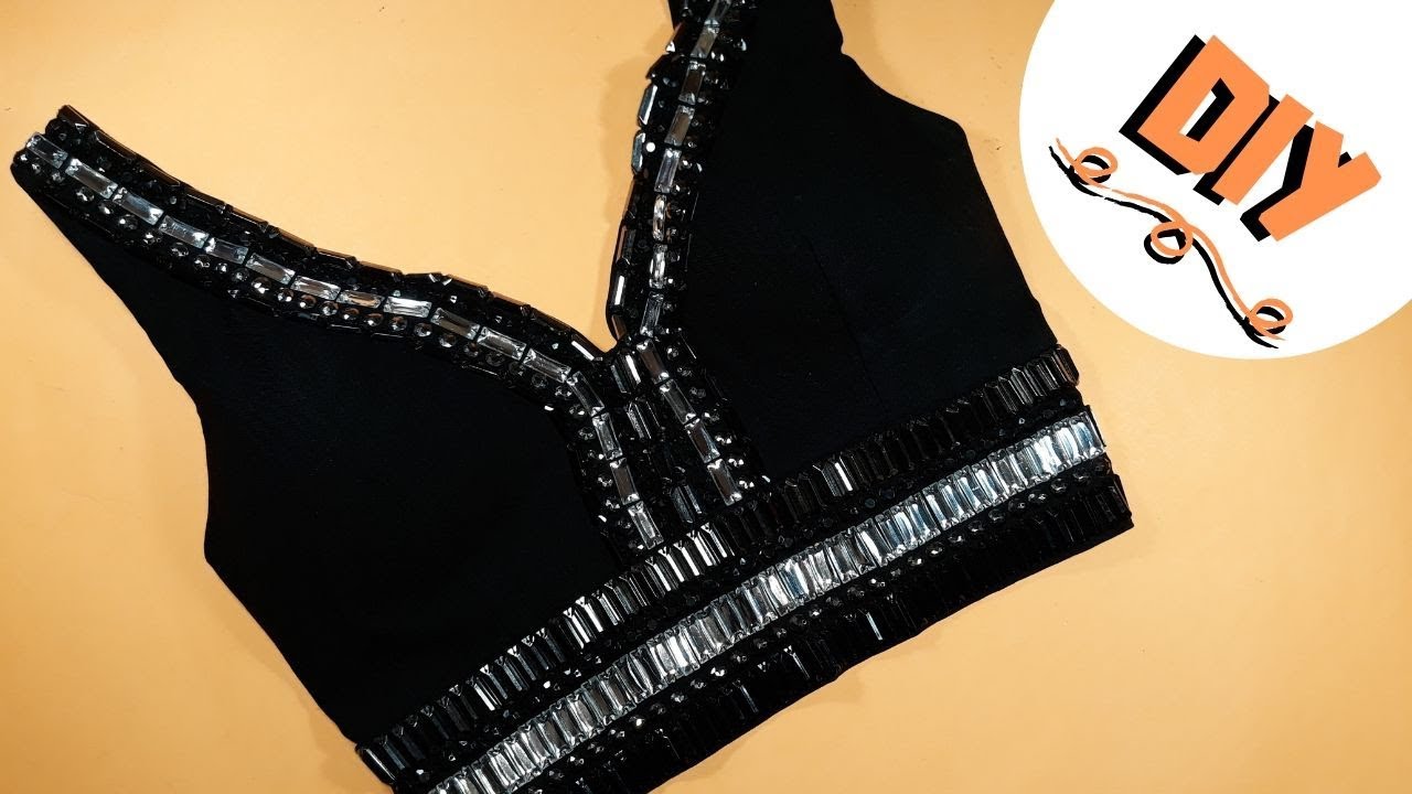 Cropped com aplicação de pedras - Linha Chic