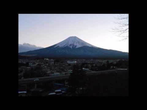 2013/12/24 富士吉田市 17時のチャイム ｢茜色の夕日｣