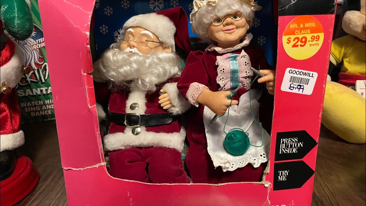 Gemmy 1993 Animated Santa & Mrs. Claus Sitting on a Couch 