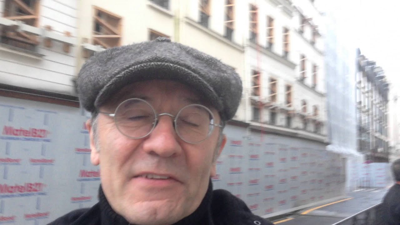 FACE CAMÉRA - Le Musée en Herbe - Kakemono