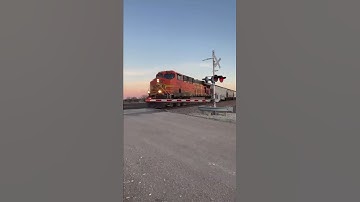 Front and back locos of BNSF and NS grain train