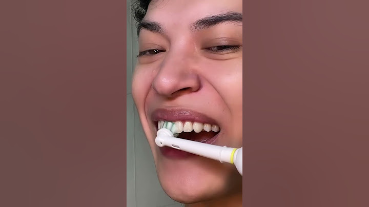 Differences between a manual and electric toothbrush // follow me on insta: tudentistaideal #shorts