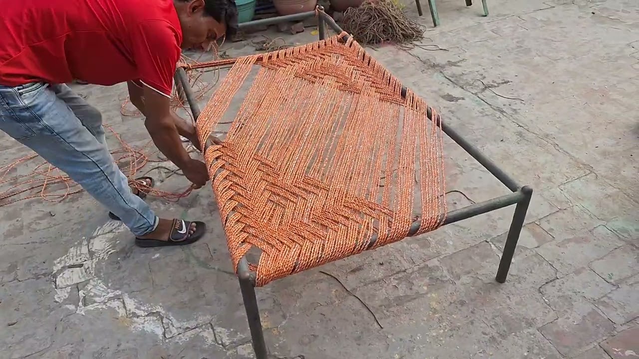 चारपाई किस तरीके से बुनी जाती है || chaarapaee kis tareeke se bunee jaatee hai( how to weave a cot )
