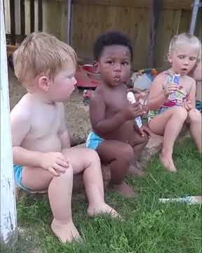 Video Lucu Anak Bule Dan Anak Negro