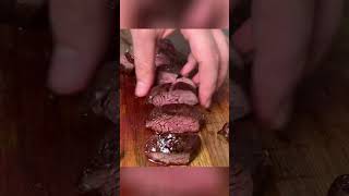 Schau dir den leckeren Nierenzapfen an! 🥩🔥 Entdecke weitere Grilltipps und Rezepte!...
