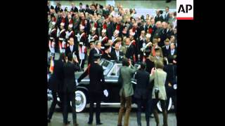 SYND 09/05/1970 POMPIDIOU REVIEWING TROOPS AND VETERANS IN PARIS AT THE 25TH ANNIVERSARY OF VICTORY
