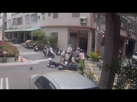 這樣也能撞！五甲車禍(11106061201)