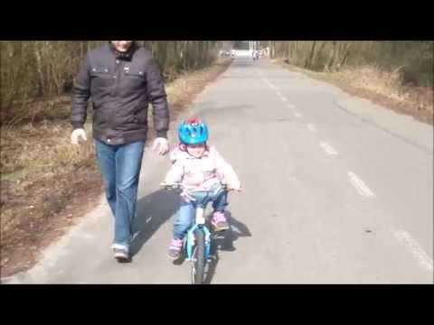 Pierwsza jazda Natalki na rowerze (first ride on bike)