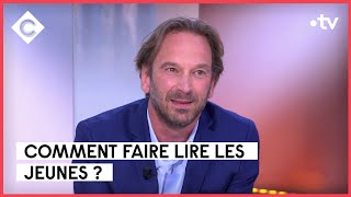 François Busnel nous fait lire à voix haute - François Busnel - C à Vous - 07/06/2023