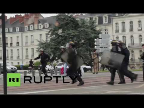 საფრანგეთში შრომის კანონმდებლობის რეფორმას აპროტესტებენ