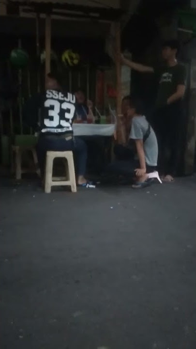 berantem saling bacok bacokan .5 orang luka dua orang lari.