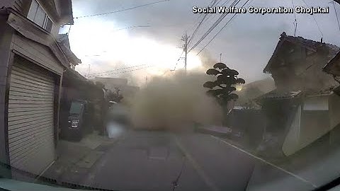 Video dashcam gempa bumi dahsyat di Jepang pada bulan Januari, tsunami