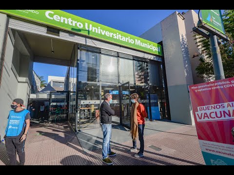 Juan Andreotti visitó el vacunatorio que se preparó en el Centro Universitario Municipal