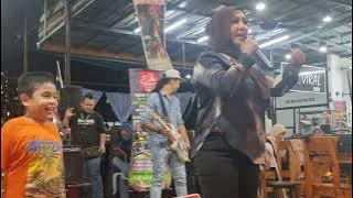 Sheeda nyanyi lagu angkat kaki . Sama macam muda2 dulu . feat penari bosanova shidi .