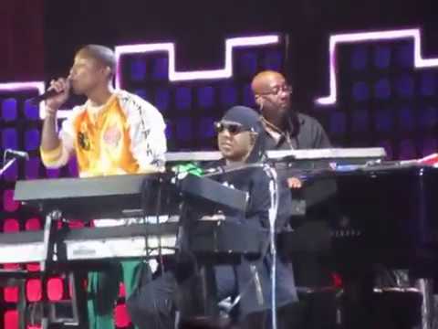 Pharrell Williams/Stevie Wonder complete GET LUCKY duet at Global Citizen Festival 2017