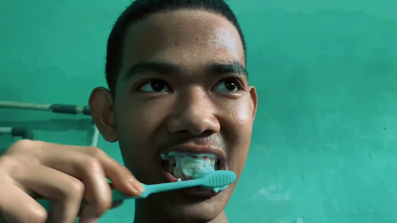 HIJARAH GADGET : Pemuda kecanduan HP