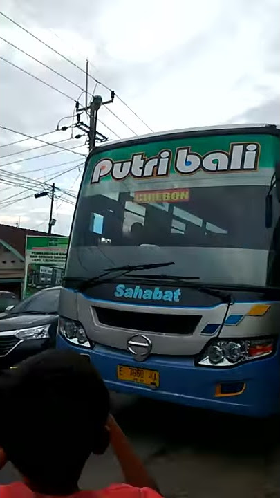 Bus putri bali