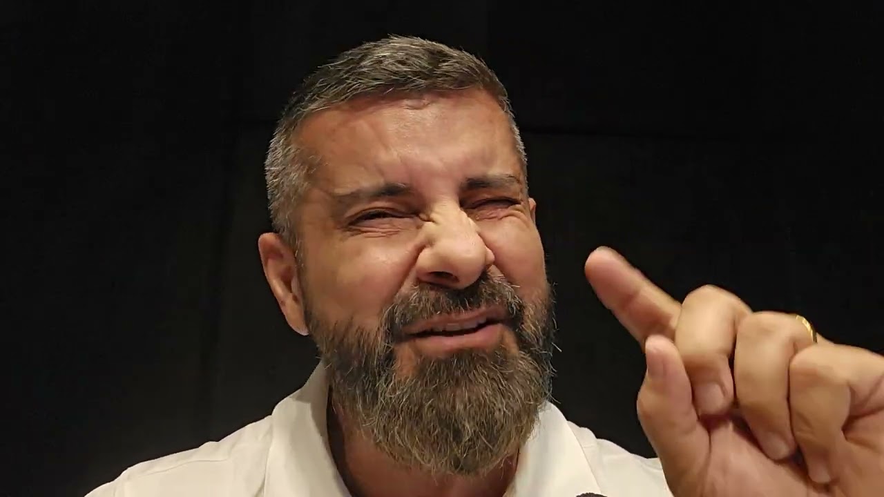 Desvio de caráter não tem cura... Mantenha distância.