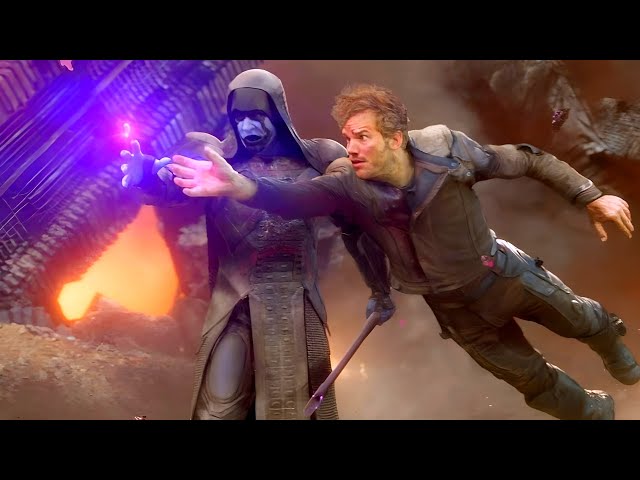 Bir yigit avtobusda qizni ushlaydi Chiroyli transseksual porno