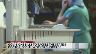 Governor Signs Bill Making It Easier For Physicians And Social Workers To Work In New Mexico