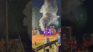 One perty truck at the tractor pull last week. #truckpull #cummins #turbodiesel #3rdgencummins #fyy