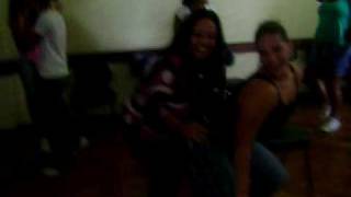 Regina E Daniela Dançando O Pinho Da Melancia