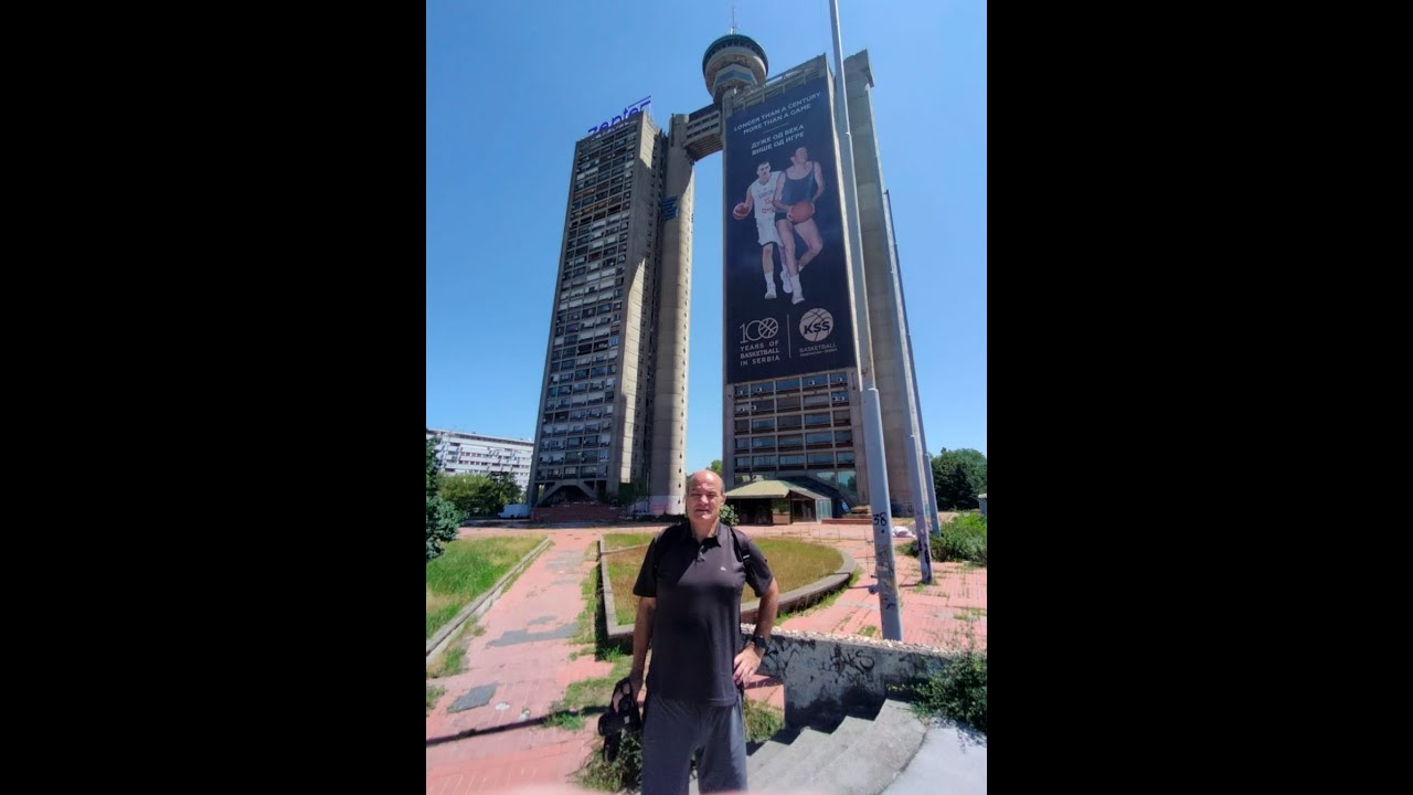 Genex dorrea, jugoslaviar brutalismoaren adibide esanguratsuenetako bat. „Генекс” Торањ. Genex Tower