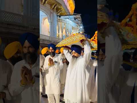 Waheguru jee #wahguru #wmk #ytshorts #singh #gurbanishabad#goldentemple #trendingshorts #viralshorts