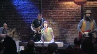 Julia Othmer - Help Me - Live @ WitZend