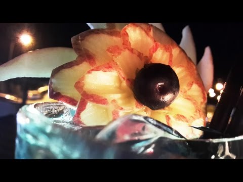 Video: Teknik Menghias Koktail Dengan Ceri Merah, Dll