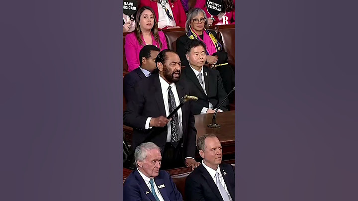 I democratici protestano contro Trump al Congresso con fischi e cartelli