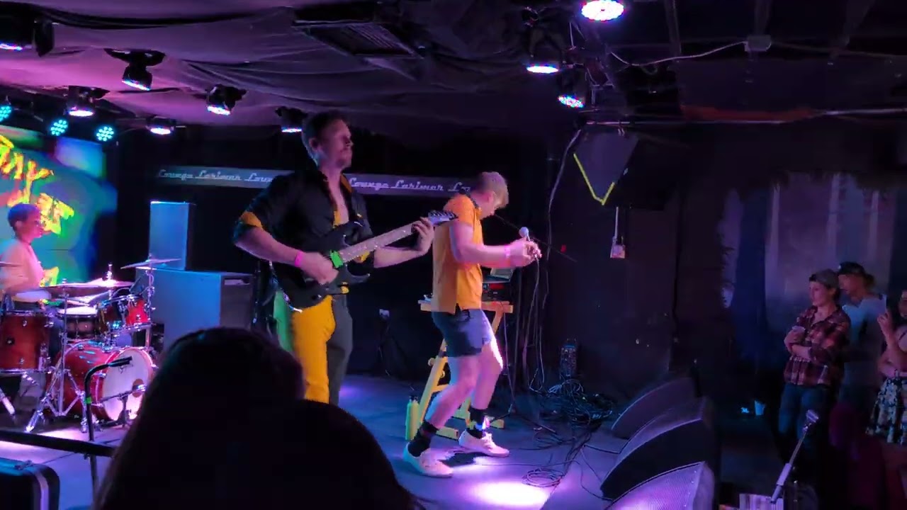 Guarda YAN YEZ - Tryer - Larimer Lounge - Denver, Colorado - 4-7-2024 su YouTube Guarda YAN YEZ - Tryer - Larimer Lounge - Denver, Colorado - 4-7-2024 su YouTube