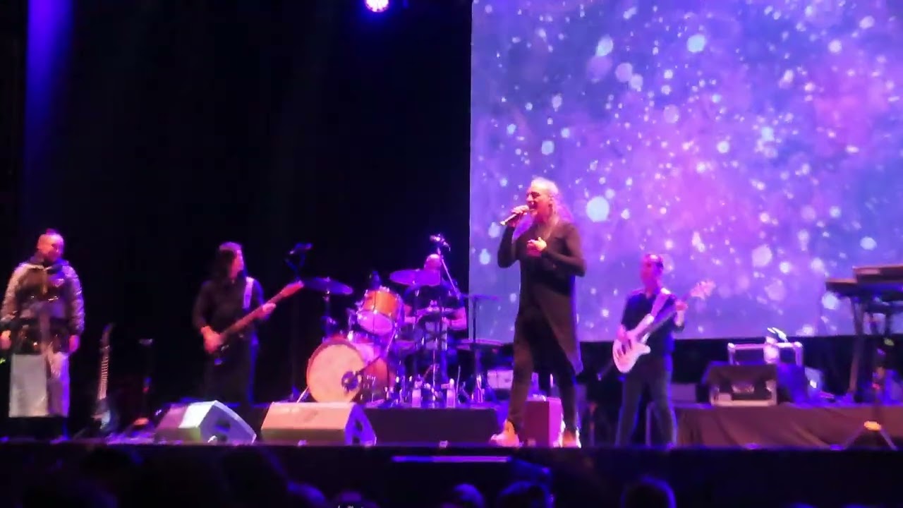 CAMELA: ya se acabó el tener dueño.  Ponferrada León 2025 30 aniversario