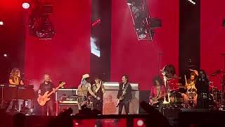 Hollywood Vampires: The Train Kept A-Rollin&#39; (with Ronnie Wood) at The O2, London - July 9, 2023