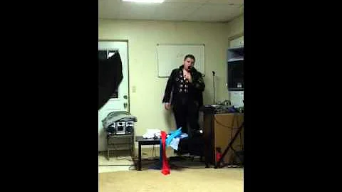 Stephen prAter as Elvis