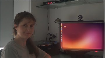 Mum Tries Out Ubuntu 13.10 (2013)