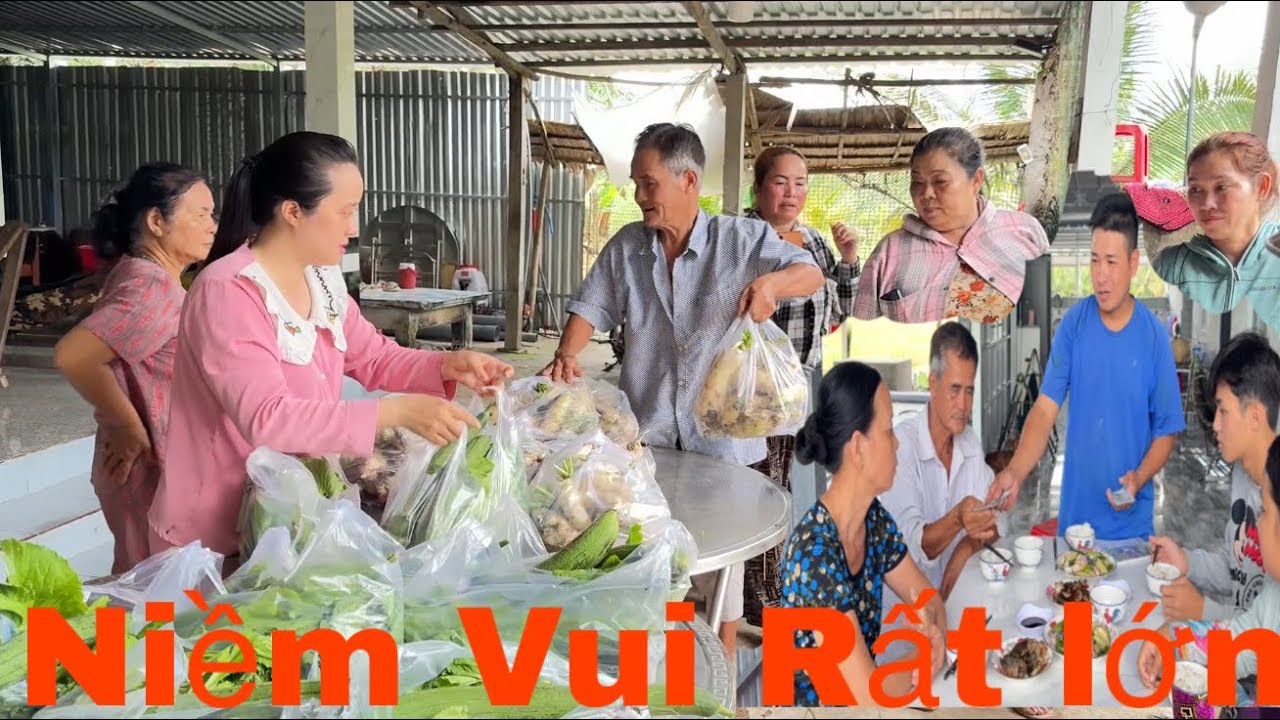 Niềm Vui Rất Lớn Khi Được Cô Bên Mỹ Mua Ủng Hộ Hết Rau Cải Và Út Tuấn Nhận Quà  Lớn Rất l TĐVLOG 