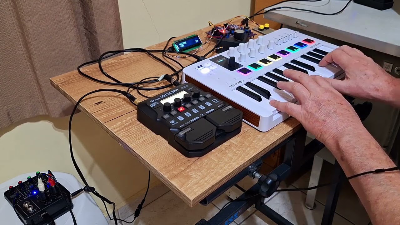 TIMO ROZENDAL FMP FMパーカッション音源 YM2413 YM2413 DIY FM SYNTH - SOME MUSIC INTRO PLAYED ON IT - YouTube