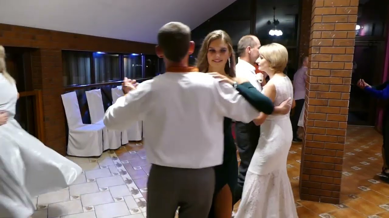 ВЕСІЛЛЯ СЕБЕ БУЙНО ПОЧУВАЄ. ГУРТ РОСА