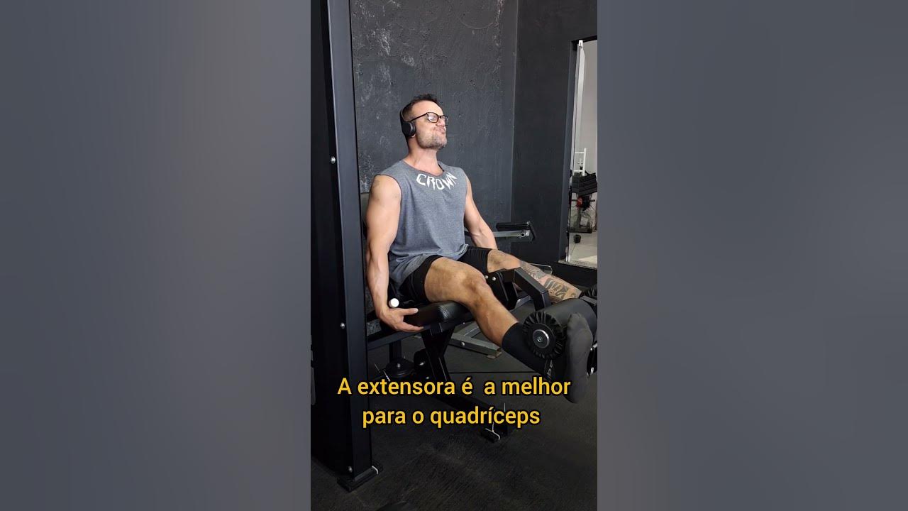 Cadeira extensora o melhor exercício para o quadríceps. 