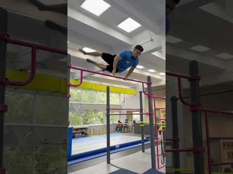 Научился ПЕРЕЛЕТ УГЛОМ За минуту 🤩 #parkour #workout #tricks #extreme
