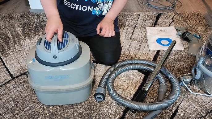 How to Change the Dust Bag in a Nilfisk King 540 Vacuum Cleaner - YouTube