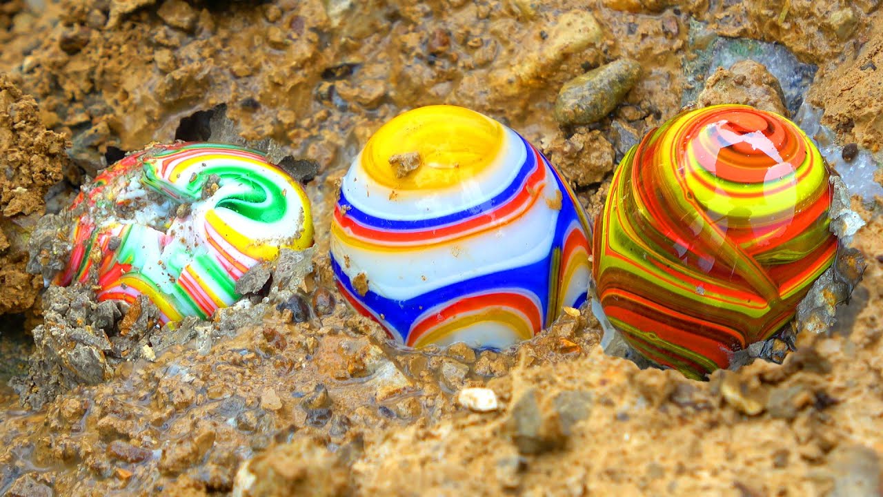 Rare red vein agate. Diamonds and crystals in the valley