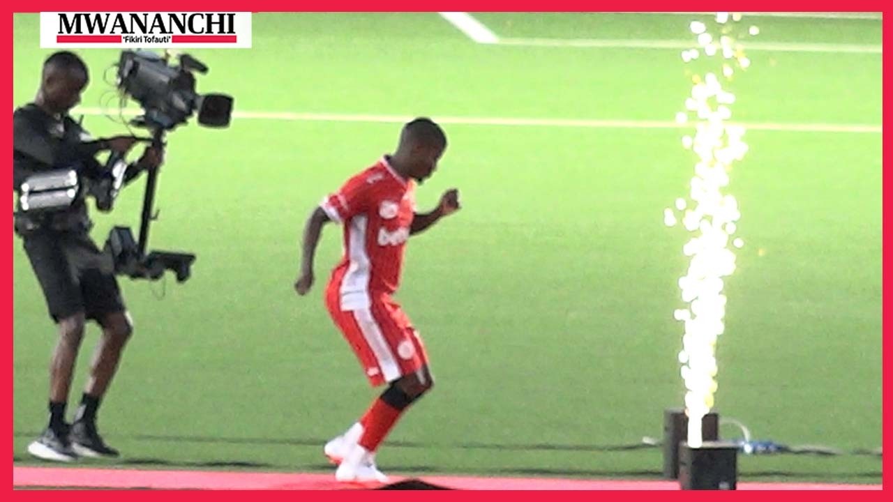 NEO MAEMA AWAVUNJA MBAVU VIONGOZI, MASHABIKI AKICHEZA AMAPIANO AKITAMBULISWA KIBABE SIMBA DAY