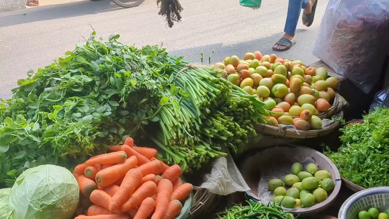 সৌদি প্রবাসীর টাকায়। এক মধ্যবিত্ত  ফ্যামিলিকে কিছু বাজার করে দিলাম। 