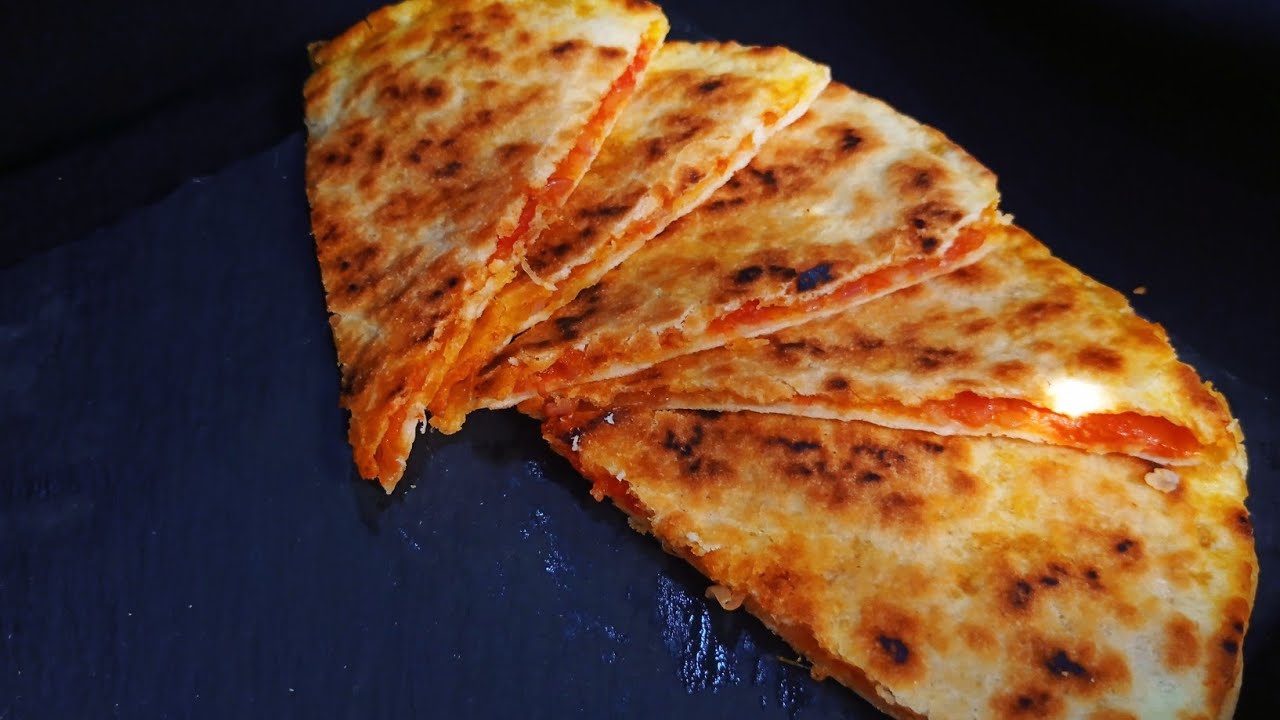 حايرة واش توجدي فطور ولا عشاء🤔 اسهل فطيرة محشية🌮 بصلصة الطماطم 🍅⁦🌶️⁩ بدون غلوتين