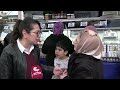 Sera Kadıgil yurttaşlarla birlikte AK Partili Özlem Zengin'e tepki gösterdi! "SİZİN NE YEDİĞİNİZ..."
